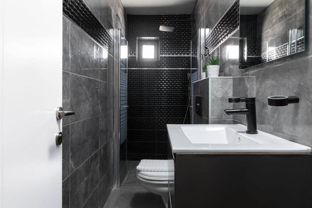 Appartement אשראם 8-דירת חדר שינה וסלון עם מרפסת מודרנית במיקום מעולה à Eilat Extérieur photo
